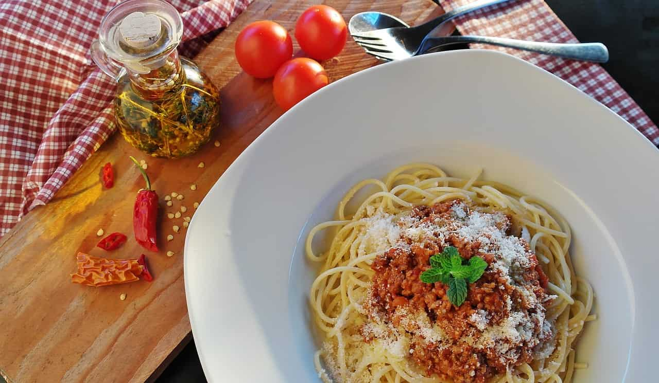 A plate of spaghetti aglio e olio garnished with fresh parsley and Parmesan